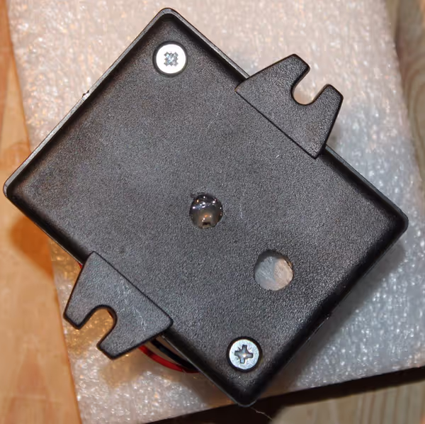 Back side hole blowing clear air to the OTA