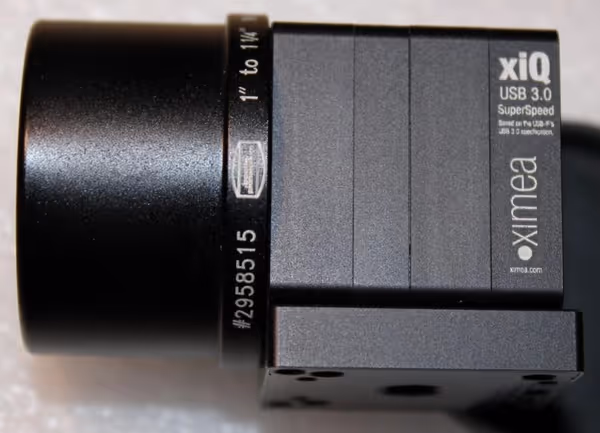 xiQ camera with nosepiece