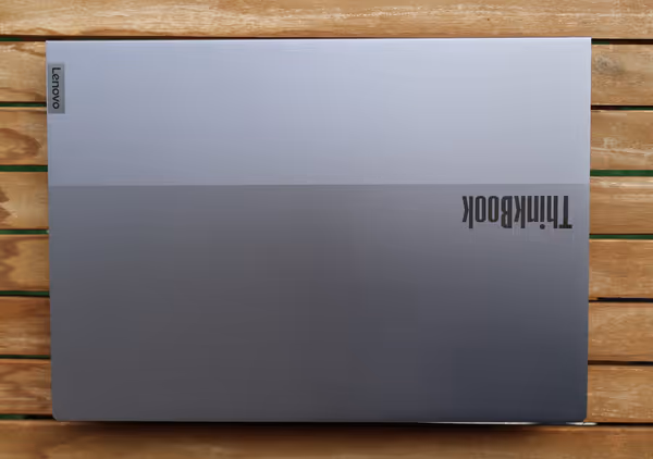 Lenovo ThinkBook 14 G8 IAL top