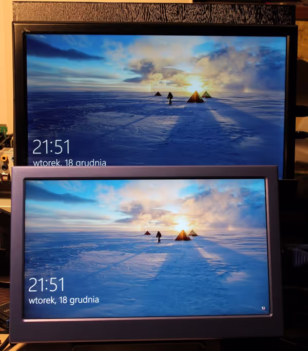 Kenowa monitor above Knowletter monitor