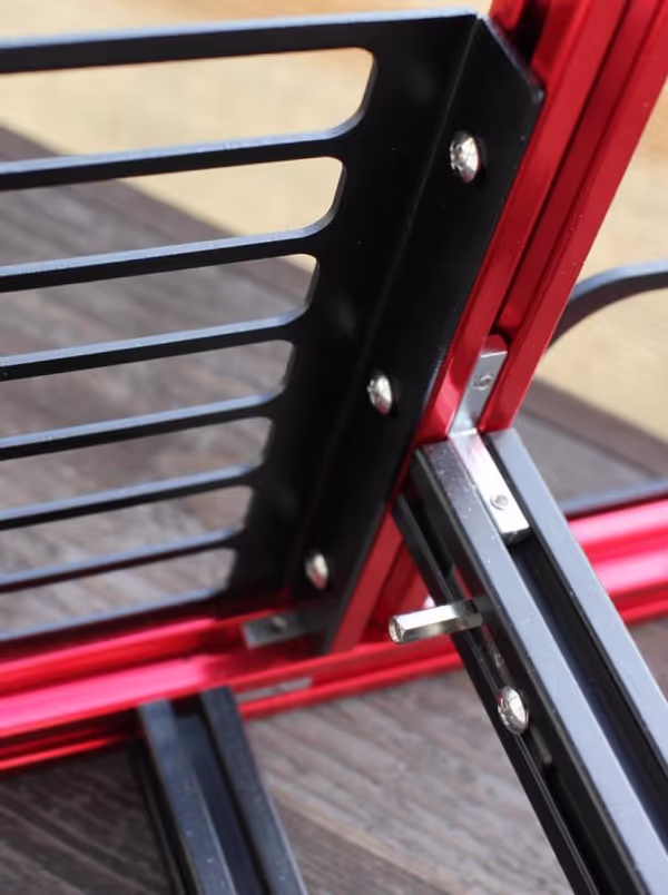 PCIe bracket and corner brackets