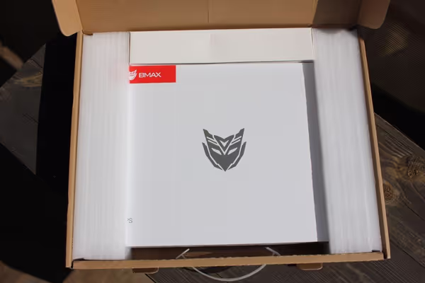 BMAX Y11 packaging