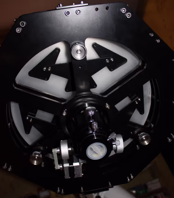 Primary mirror mounting and focuser