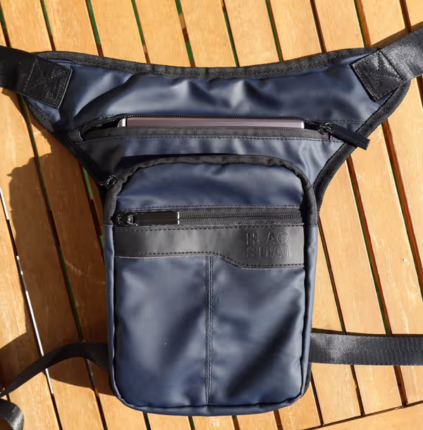 Leg bag with GPD Win Max 2