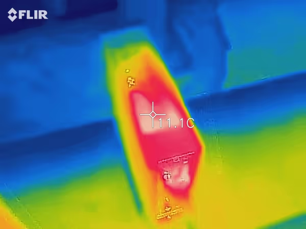 Thermal image of the top of the case outside of the window