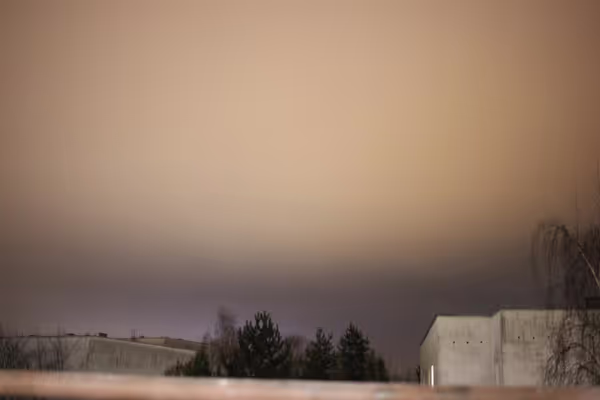 Typical brown hue on clouds from HPS light pollution