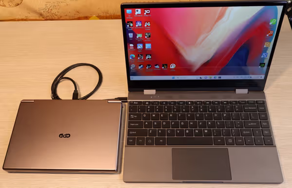 Laptop connected to lapdock