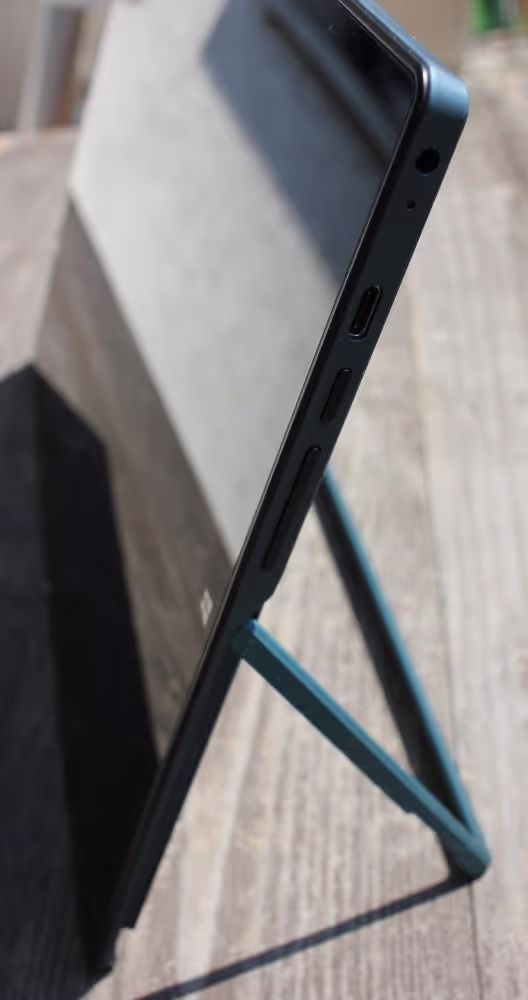 Integrated tripod stand