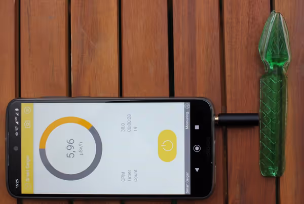 Measuring uranium glass radiation levels