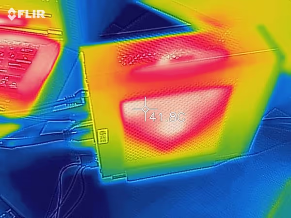 Thermal image of the side of the case