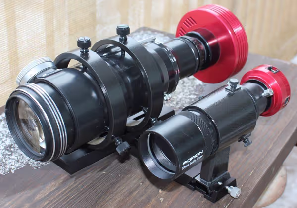 Lens and a finderguider