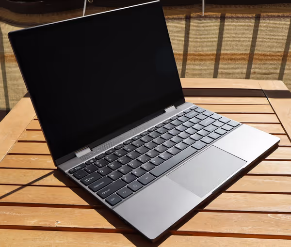 UPERFECT X 13,3 lapdock front