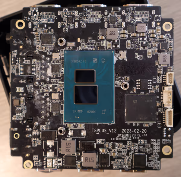 N100 SoC and memory chip on the nettop PCB