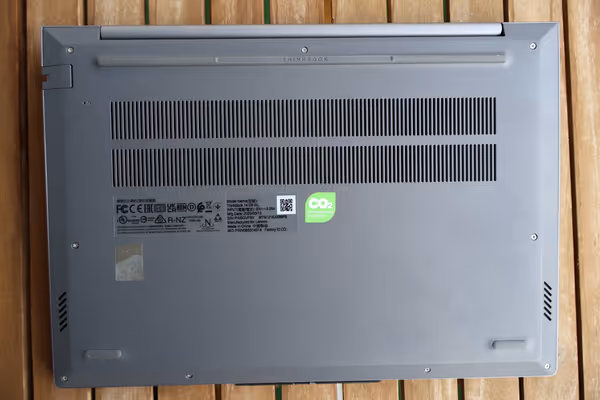 Lenovo ThinkBook 14 G8 IAL bottom